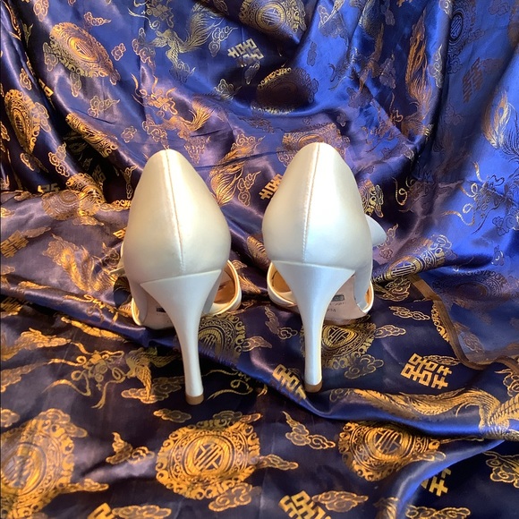 White Badgley Mischka Heels - Picture 7 of 7